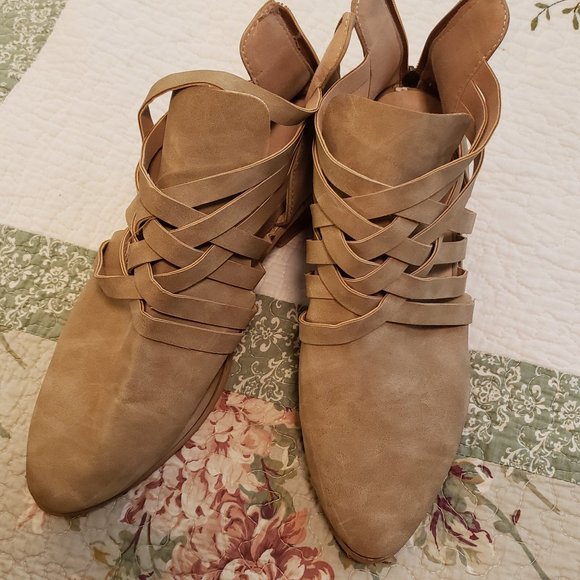 WOMAN'S SIZE 10 FAUX BRUSHED TAN LEATHER SHOES  w WOVEN STRAPES - UNBRANDED - Picture 2 of 10